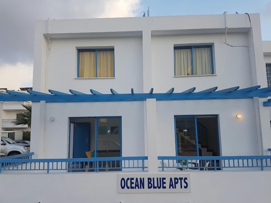 Ocean Blue Apartments Paphos Esterno foto